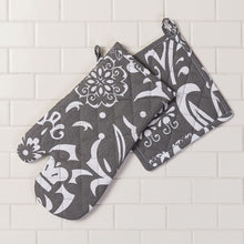 Load image into Gallery viewer, Vintage Royalty Cotton Oven Mitt / Pot Holder Set 4 Pack Latte &amp; White
