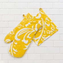 Load image into Gallery viewer, Vintage Royalty Cotton Oven Mitt / Pot Holder Set 4 Pack Latte &amp; White
