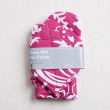 Load image into Gallery viewer, Vintage Royalty Cotton Oven Mitt / Pot Holder Set 4 Pack Latte &amp; White
