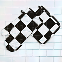 Load image into Gallery viewer, Checker Board Cotton Oven Mitt/ Pot Holder Set 4 Pack
