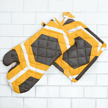 Load image into Gallery viewer, Honeycomb Cotton Oven Mitt / Pot Holder Set 4 Pack Light Blue &amp; White
