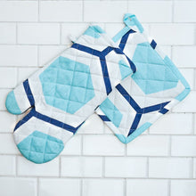 Load image into Gallery viewer, Honeycomb Cotton Oven Mitt / Pot Holder Set 4 Pack Light Blue &amp; White
