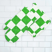 Load image into Gallery viewer, Checker Board Cotton Oven Mitt/ Pot Holder Set 4 Pack

